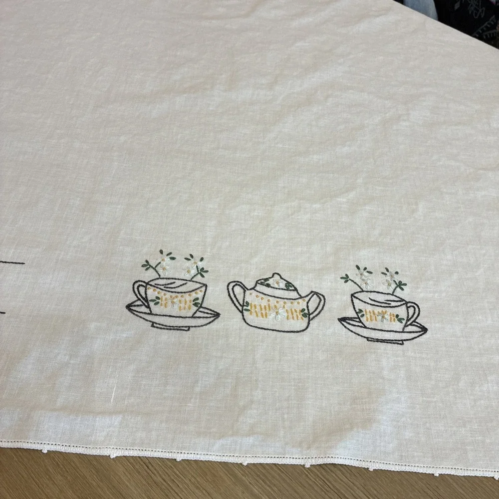 N/A tablecloth has